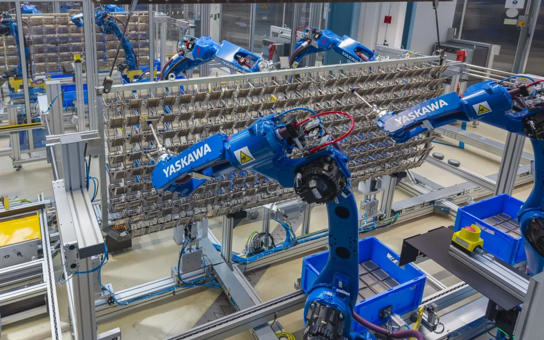 MiniTec automatisiert Reinigungsanlage von HMT mit acht Motoman-Robotern von Yaskawa